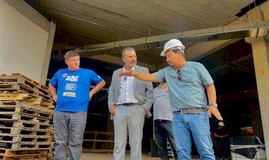 João Pinheiro recebe apoio de Fernando Shimizu em visita à FAIP e ao novo shopping de Marília