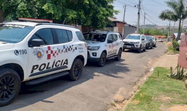 Traficante tenta fugir da PM, cai de telhado e acaba preso durante operação na zona norte de Marília