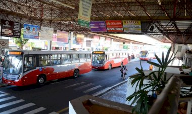 Idosa se machuca ao tentar descer de ônibus e registra ocorrência em Marília