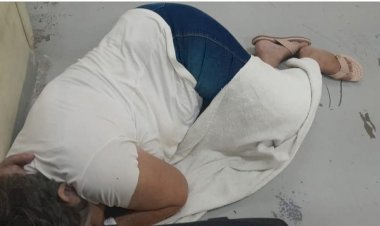 CAOS NA SAÚDE! Mulher aguarda ser medicada deitada no chão em UPA de Marília