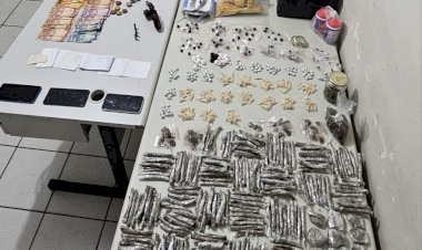 Força Tática apreende drogas, dinheiro e revólver na zona sul de Marília. Três pessoas foram presas.
