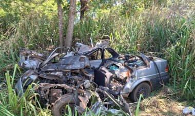 Motorista morre após colisão frontal entre carro e carreta em vicinal da região