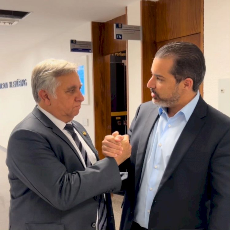 João Pinheiro vai a Brasília e é recebido pelo senador Izalci para debater causas importantes para Marília
