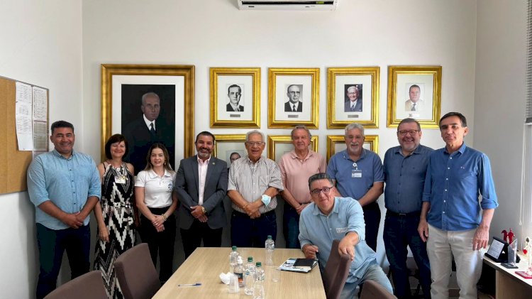João Pinheiro visita Santa Casa de Marília e recebe apoio da diretoria da instituição