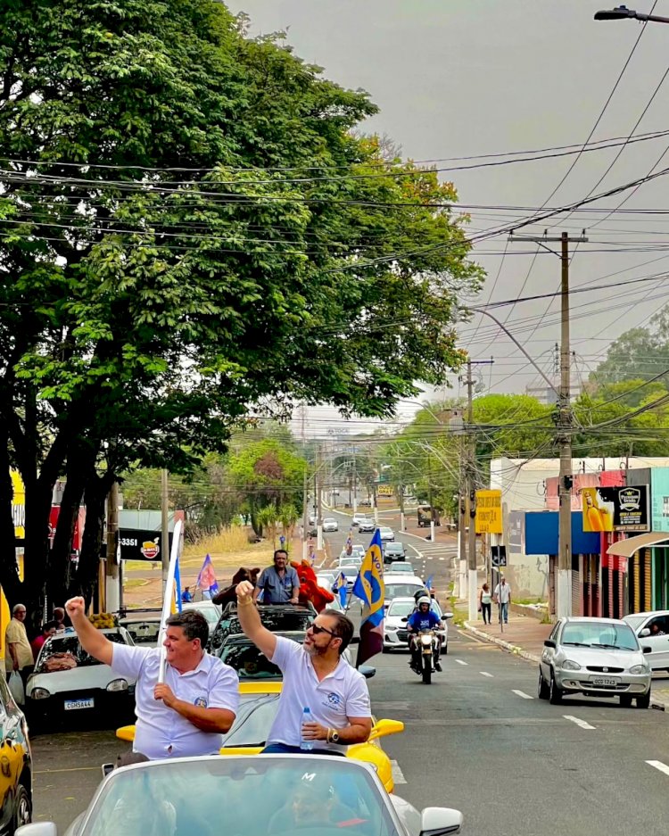 Carreata Histórica Agita a Zona Sul de Marília: Helicóptero e 200 Carros Marcam Presença