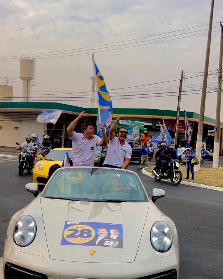 Carreata Histórica Agita a Zona Sul de Marília: Helicóptero e 200 Carros Marcam Presença