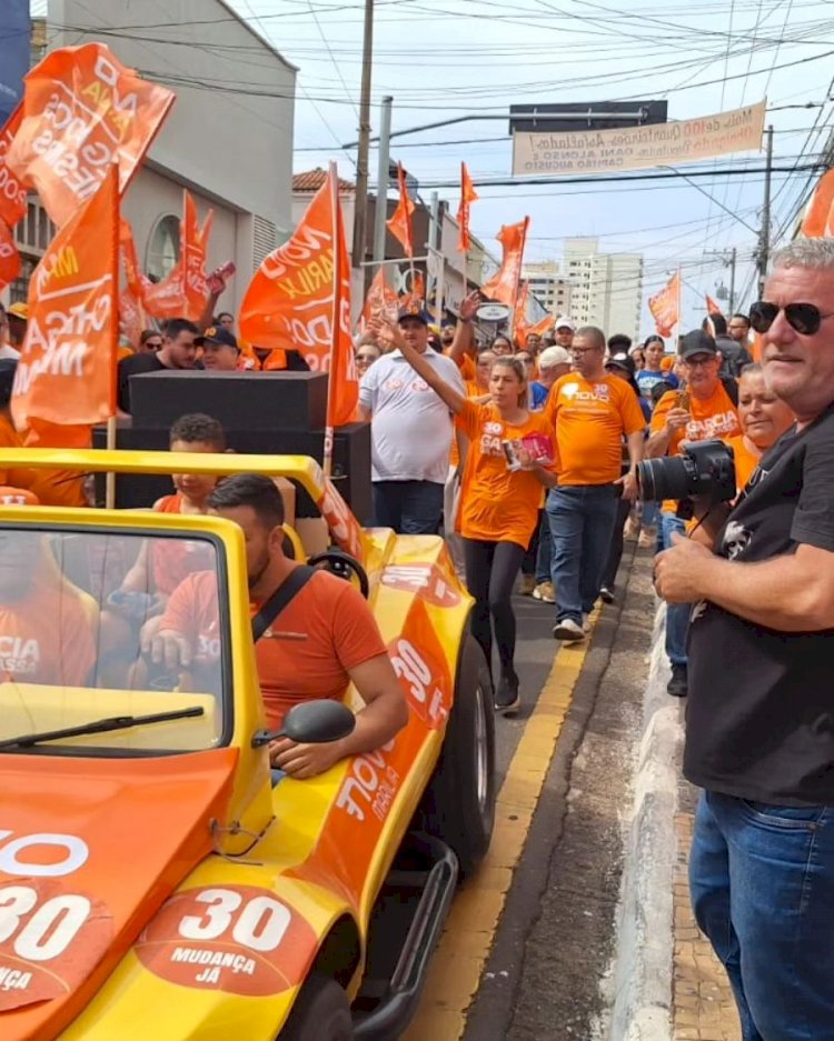 FENÔMENO LARANJA! Caminhada da Mudança traz a cor do otimismo para o centro de Marília