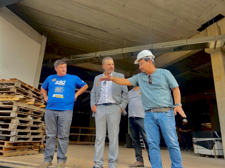 João Pinheiro recebe apoio de Fernando Shimizu em visita à FAIP e ao novo shopping de Marília