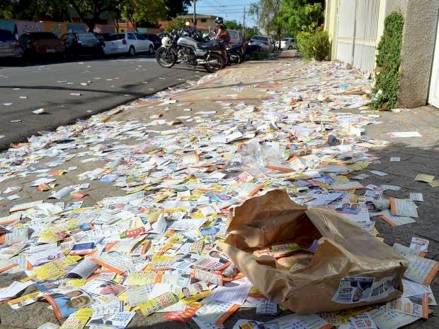 Gastos de candidatos com panfletos e adesivos chegam a quase R$ 1 bilhão em 2024