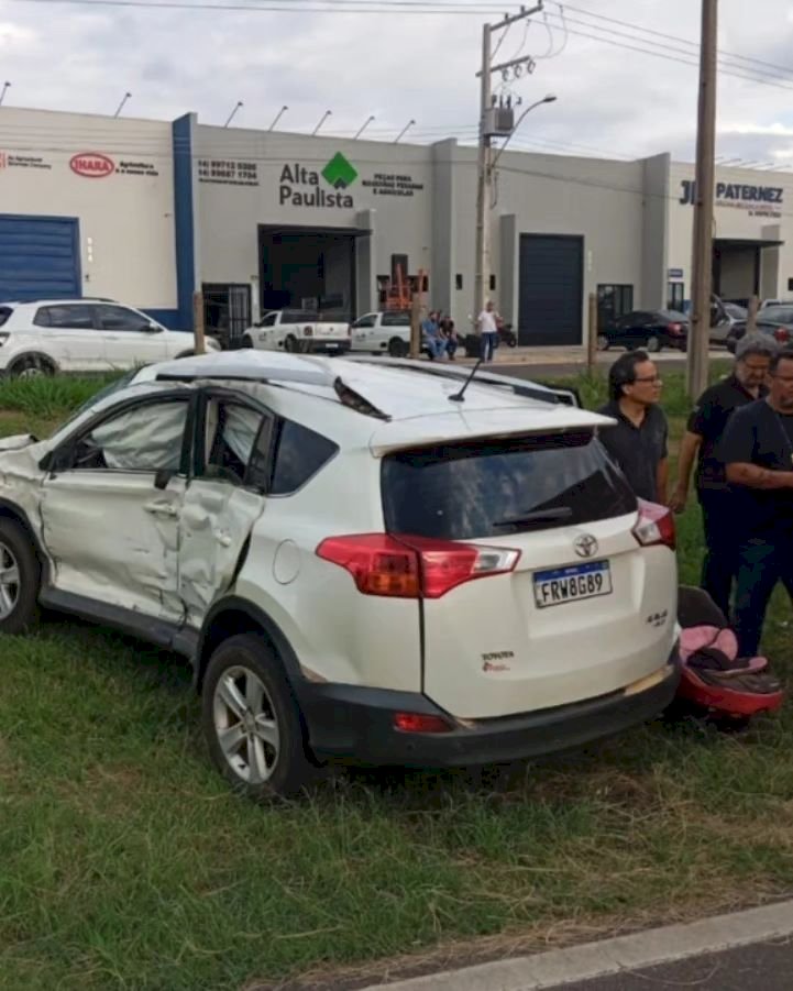 Identificada mulher que morreu em gravíssimo acidente de trânsito na SP-294. Criança que estava na cadeirinha saiu ilesa