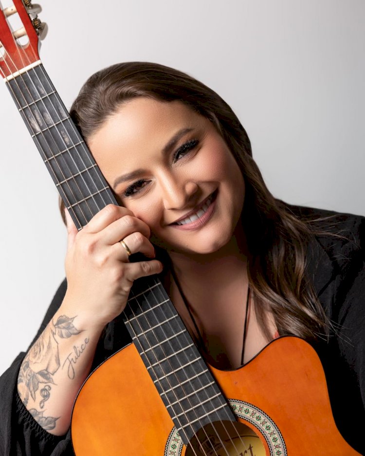 Stella Magosso: A Voz que Encanta Marília e Região