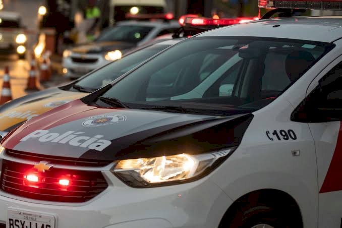 Cabo da Polícia Militar é preso após agredir, ameaçar e algemar ex-namorada por ciúmes em Marília