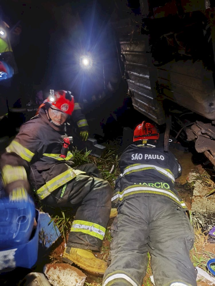 Acidente com ônibus deixa 6 mortos e 45 feridos na BR-153 em Marília
